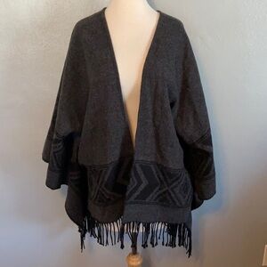 American Eagle Shawl Wrap Half Sleeves Aztec Print Fringes Gray One Size
